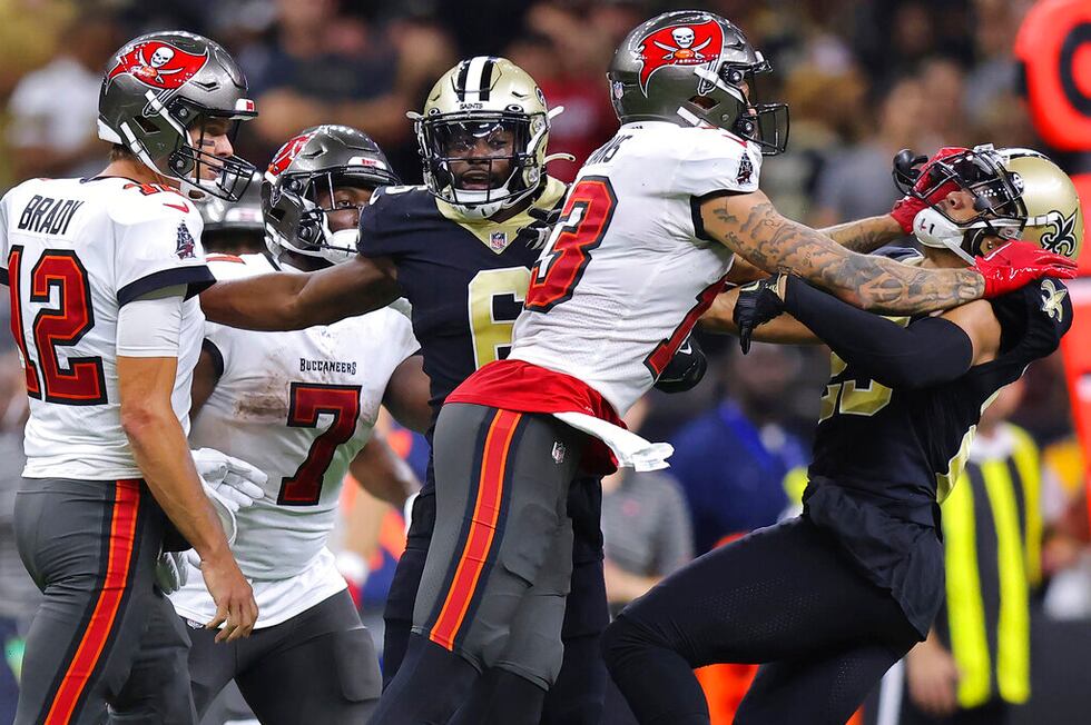 Tampa Bay Buccaneers wide receiver Mike Evans (13) and New Orleans Saints cornerback Marshon...