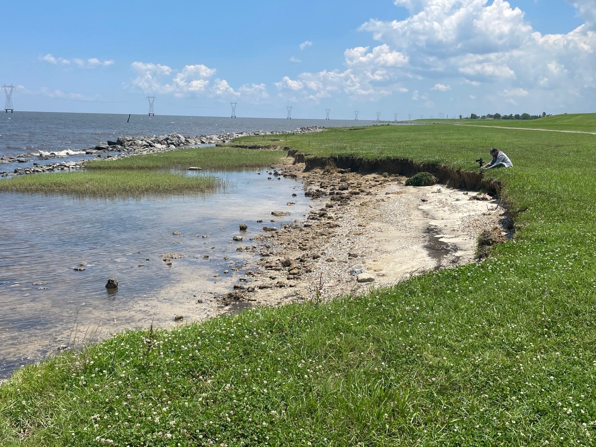 Kenner residents concerned by erosion of lake shoreline levee - Vimarsana News
