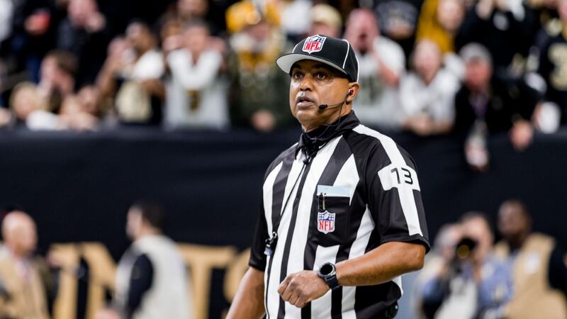 The referee who did not call an interference in pass to Tommylee Lewis. (Source: Mark Legrange)