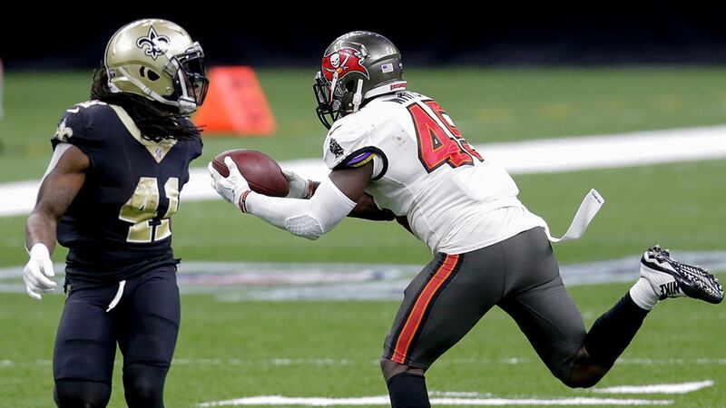 Tampa Bay Buccaneers inside linebacker Devin White (45), right, intercepts a pass in front of...