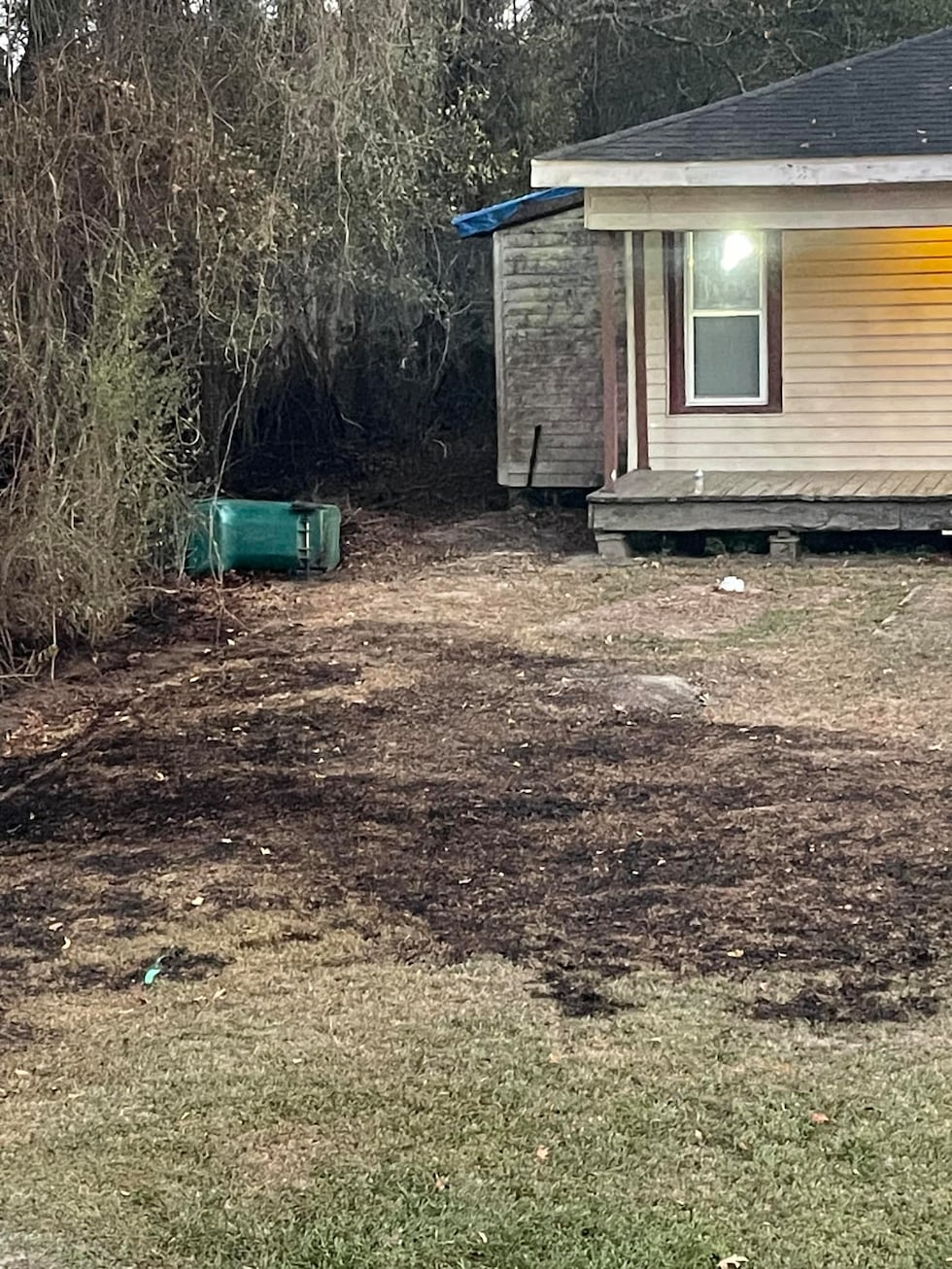Wildfire in Livingston Parish contained; flames came within feet of homes